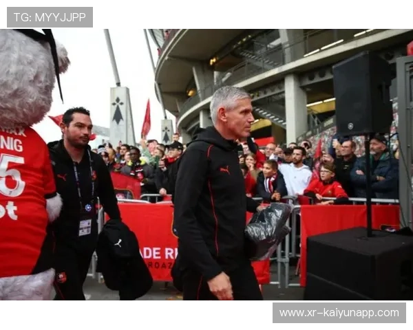 雷恩主场迎战榜首巴黎：临时主帅遭遇伤兵潮，七连胜巴黎剑指三分